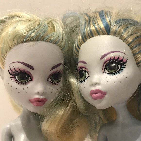 Monster High Dolls Lagoona LOT of 2 Clothing Accessories - Picture 1 of 12